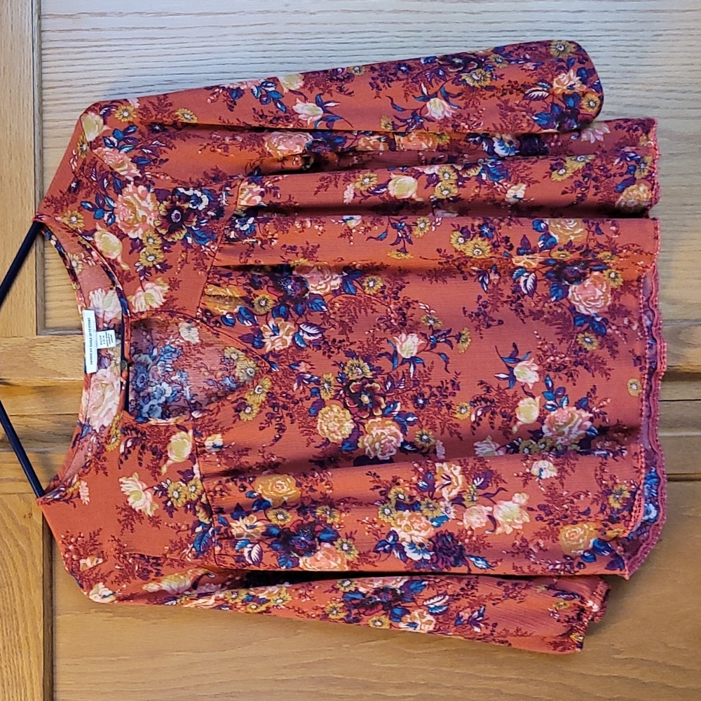 American Eagle flowy blouse with floral print